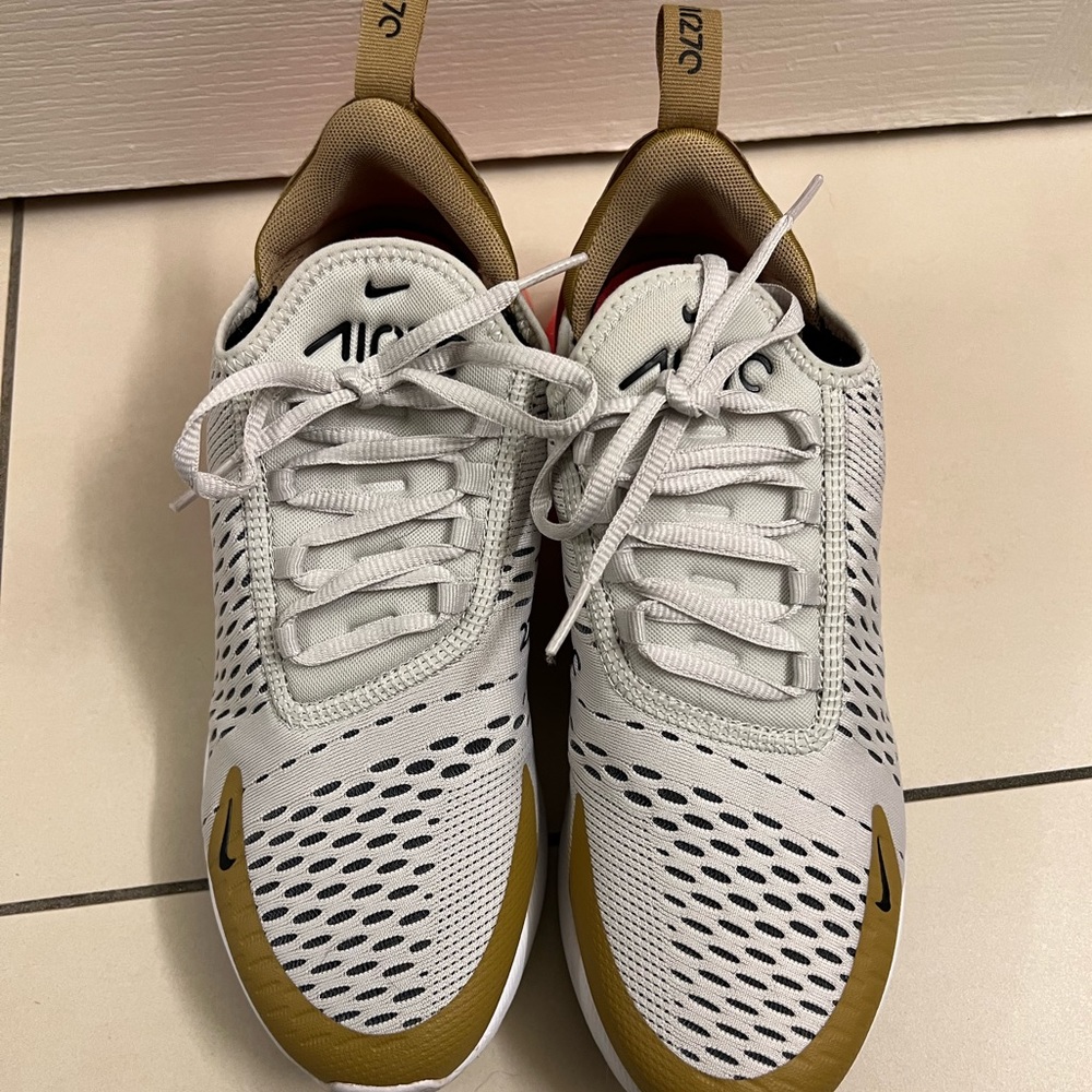 Women’s Nike Air Max 270 (9)